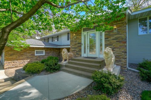 2080 Arcade St, Saint Paul, MN 55109-2564