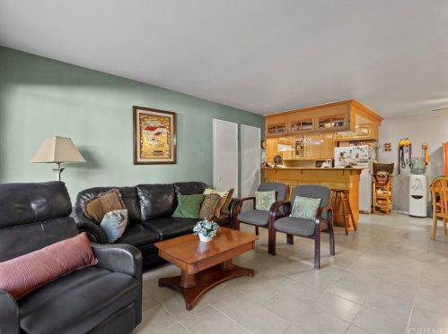25007 Peachland Ave, Santa Clarita, CA 91321-2543