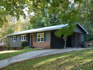 407 Comet Dr, Hendersonville, NC 28791-2011