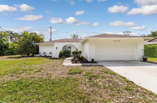 4557 Lakewood Blvd, Naples, FL 34112-5206