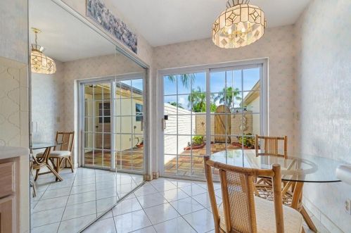 192 Boca Ciega Pt Blvd, Saint Petersburg FL  33708-2738 exterior