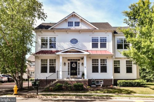 12789 Playfair Ln, Bristow, VA 20136-2657