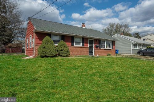 447 Colonial Rd, Gloucester, NJ 08031-1943
