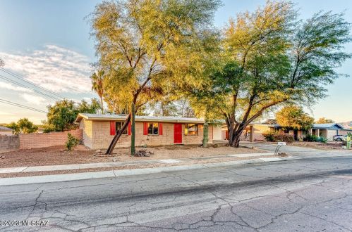 7982 Jensen Dr, Tucson, AZ 85741-1559