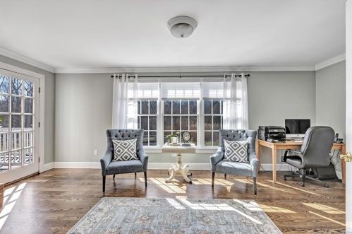 136 Vlg Rd, Huntington CT 06484-1778 exterior