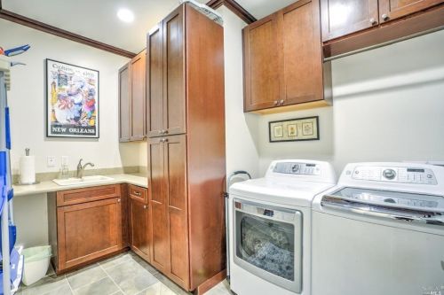 1838 Alan Dr, Penngrove CA  94951-9735 exterior