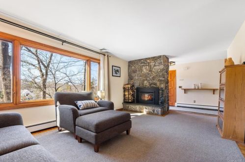 5 Deer Hill Ln, Briarcliff NY  10510-1801 exterior