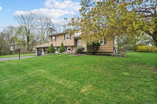 27 Highview Dr, Middletown, NY 10941-1038