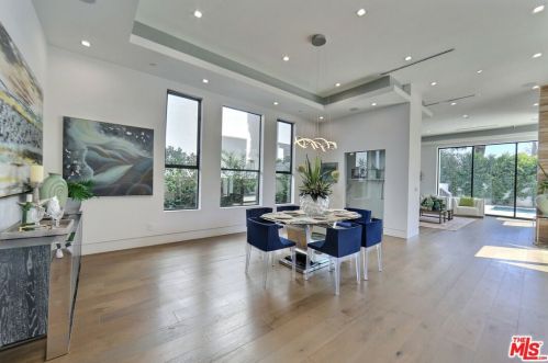 5128 Noble Ave, Van Nuys CA  91403-1376 exterior