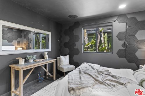 5254 Buffalo Ave, Van Nuys CA  91401-5929 exterior