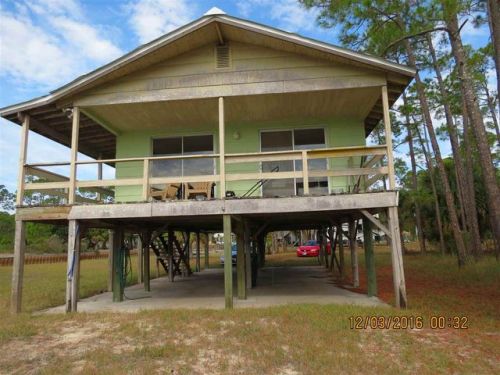 23 Shoreline Dr, Ochlockonee Bay, FL 32346-2626