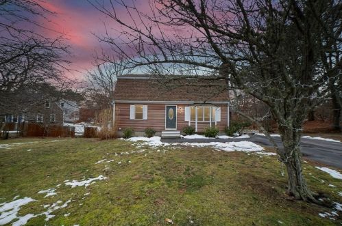 44 County Rd, Mashpee, MA 02649-6001