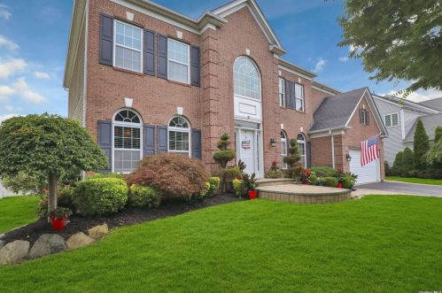 13 Parklands Ct, Mount Sinai, NY 11766-3416