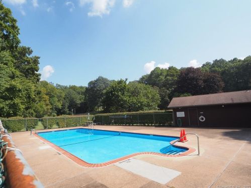 103 Cliffside Dr, Manchester CT  06042-3464 exterior