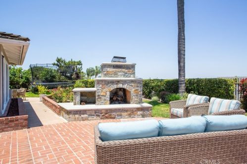 2936 Alta Vista Dr, Newport Beach CA  92660-3205 exterior