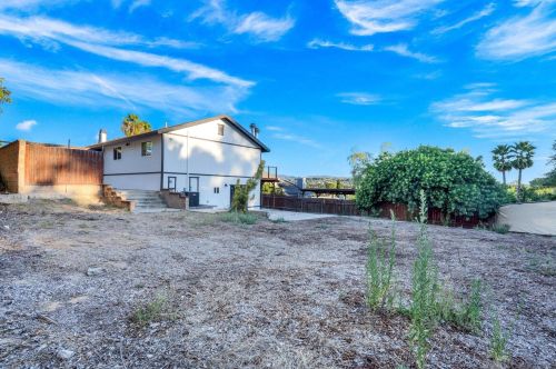 252 Plumosa Ave, Vista CA  92083-8022 exterior