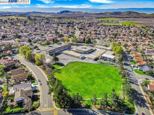 32824 Oakdale Ct, Union City CA  94587-5426 exterior