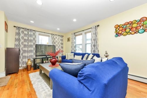 110-38 168th St, Jamaica, NY 11433-1324