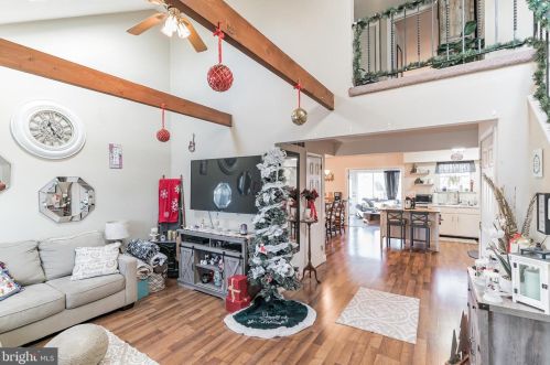 527 Spring Hill Dr, Harleysville PA  19438-2241 exterior