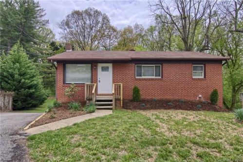 10 Friendly Holw, Asheville, NC 28806-1322