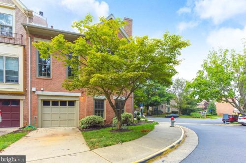 2285 Kings Garden Way, Falls Church, VA 22043-2558