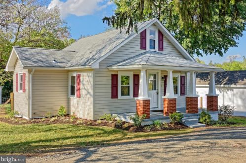 12764 Elk Run Rd, Midland, VA 22728-2308