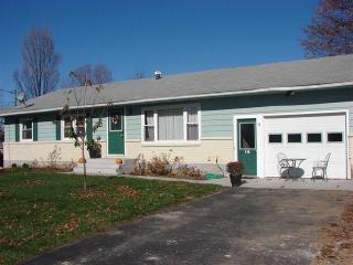 10 Sylvan Ln, Troy, NY 12180-8534