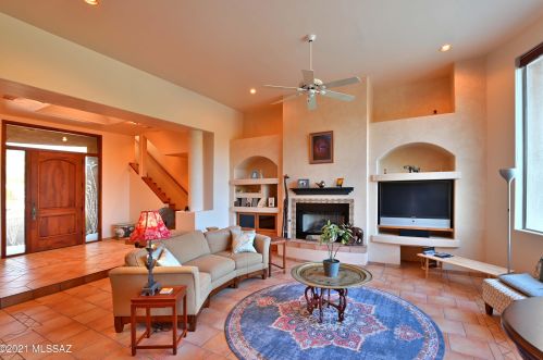 697 Little Bird Pl, Tucson, AZ 85745-5114