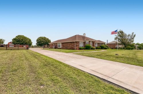 845 Legend Trl, St Paul, TX 75098-4767