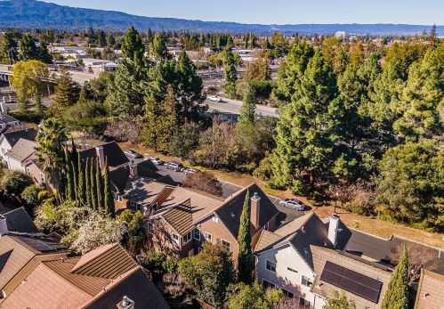 113 Estrada Dr, Mountain View CA  94043-5266 exterior
