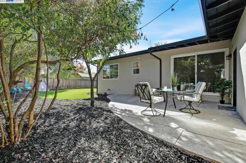 1681 Spruce St, Livermore CA  94551-1919 exterior