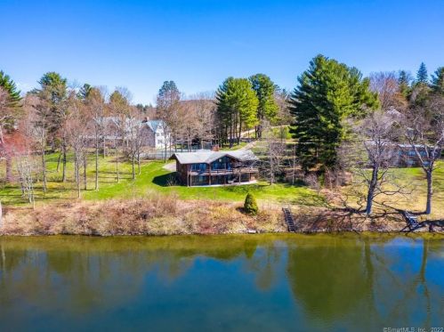 33 Elm St, Lakeville CT  06039-1411 exterior