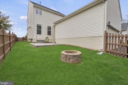 43 Stocks St, Lovettsville VA  20180-8643 exterior