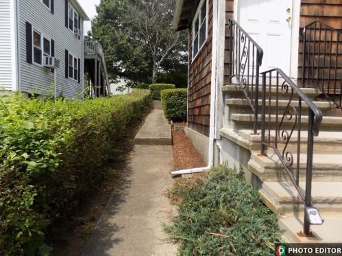 82 Merrimac St, Woburn, MA 01801-1640