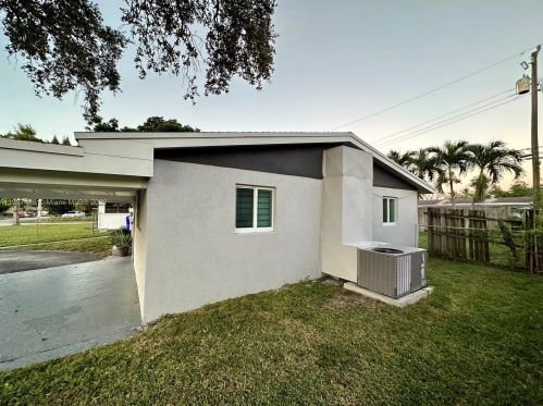 2231 57th Way, Hollywood FL  33021-3828 exterior