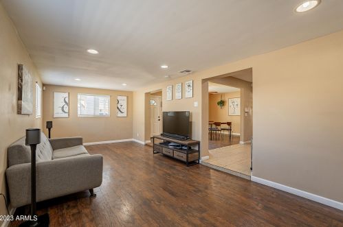 8142 11th Pl, Phoenix AZ  85020-3716 exterior