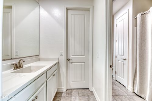 2922 Amber Sun Dr, Phoenix AZ 85085 exterior