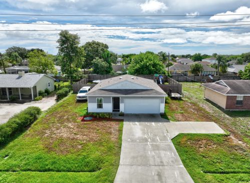 1977 Floresta Dr, Fort Pierce FL  34983-4619 exterior