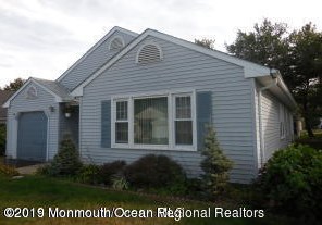 9 Deer Run Ln, Bricktown, NJ 08724-4391