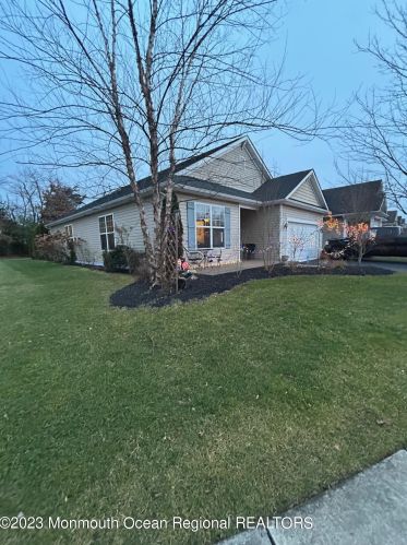 74 Kingston Dr, Jackson Twp, NJ 08527-4952