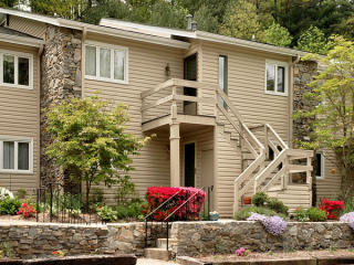 630 Britton Creek Dr, Hendersonville, NC 28791-7218