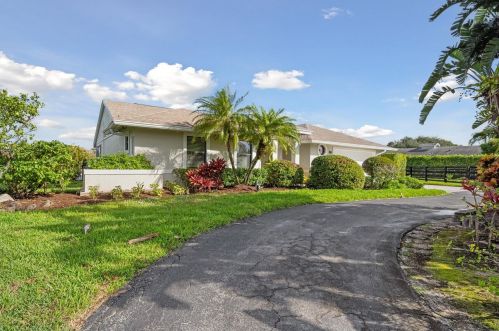 2904 Appaloosa Trl, West Palm Beach FL  33414-7639 exterior