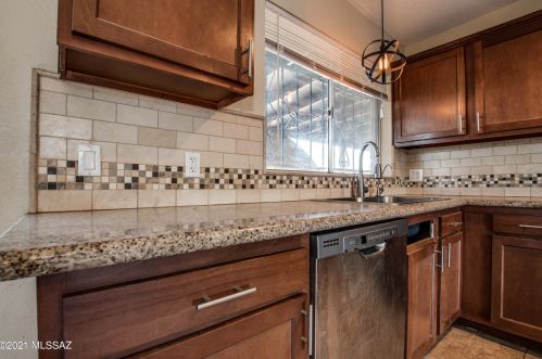 3016 Calle Canario, Tucson AZ 85746-6116 exterior