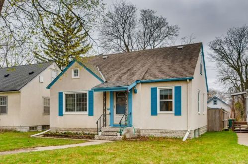 3745 Noble Ave, Minneapolis, MN 55422-2107