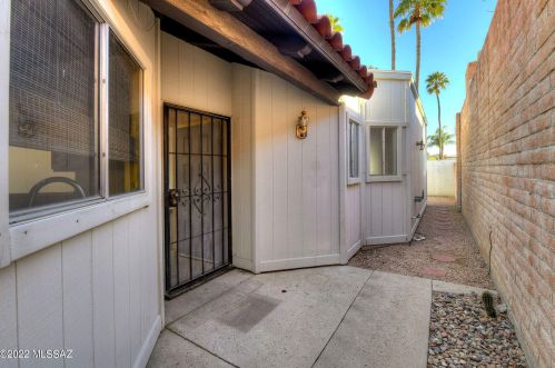7568 Camino De Querabi, Tucson, AZ 85715-4245
