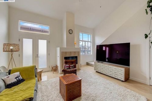 425 28th St, Oakland, CA 94609-3651