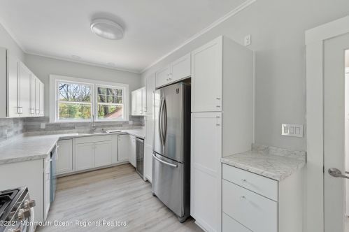 50 Willow Dr, Little Silver NJ  07739-1538 exterior