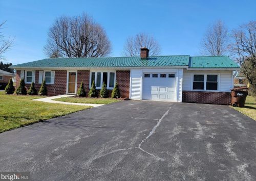 10097 Red Maple Ln, Lees Cross Roads, PA 17257-8940