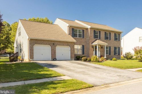 202 Longmeadow Dr, Wilmington, DE 19810-1451