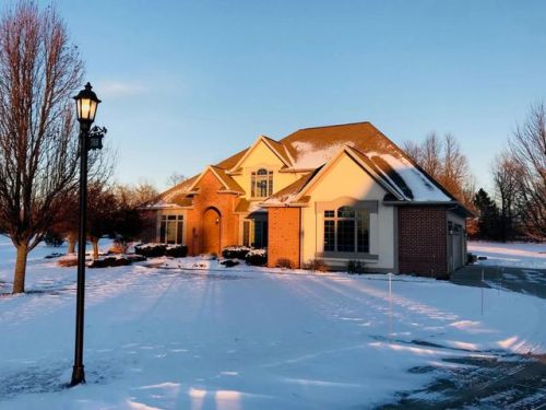 768 Coyote Ct, Hubertus, WI 53033-9489